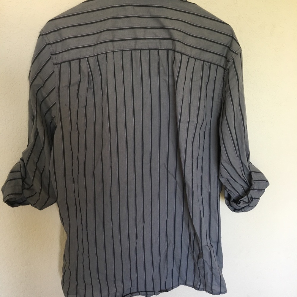 Button down - Picture 3 of 3